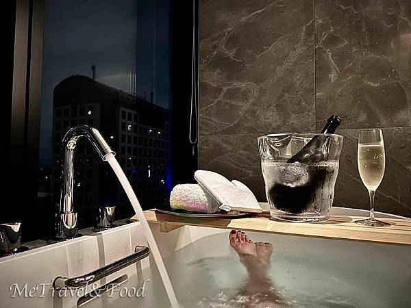 【 日本 • 大阪 • W Hotel Osaka 】含笑 【 日本 • 大阪 • W Hotel Osaka 】含笑