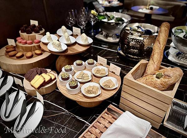 【 日本 • 福岡 • The Ritz Carlton F 【 日本 • 福岡 • The Ritz Carlton F