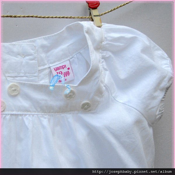 T10006093-歐單可愛花型鈕扣壓摺短袖上衣(白色)