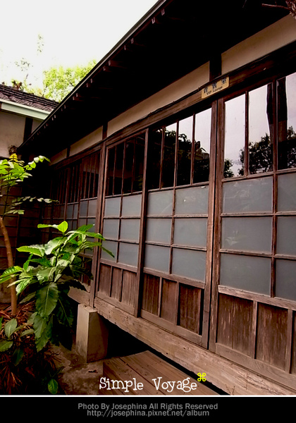 後方的日式房舍
