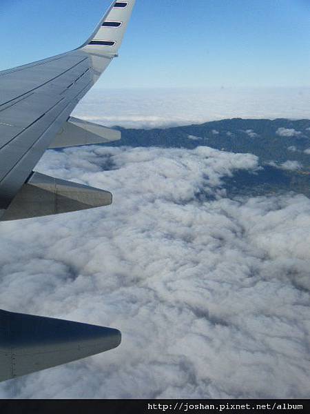 離開西雅圖中，到達雲層上端
