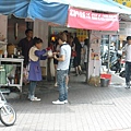1280527288-阿姨和他的兒子.jpg