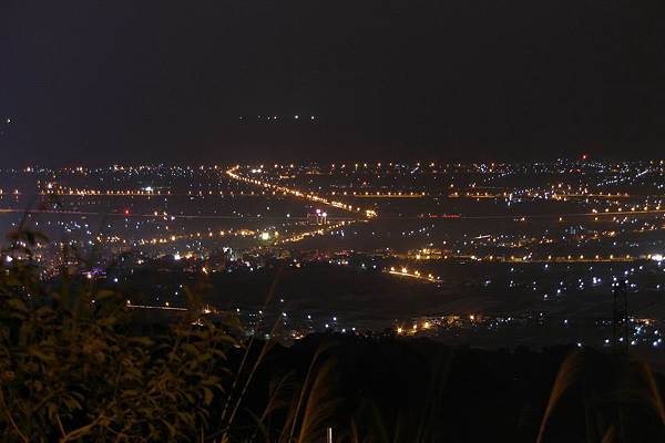 《礁溪夜景》淡江大學蘭陽校園 2007-04-07