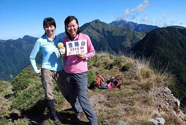 19-佳陽山的三角點掉到山下去了