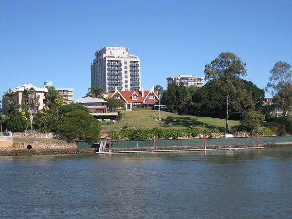  附近得碼頭   citycat ___mowbray park   搭船遠看  學校區