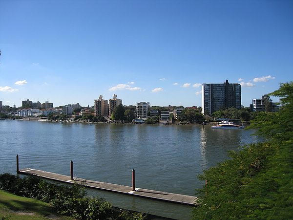 學校旁邊  河岸