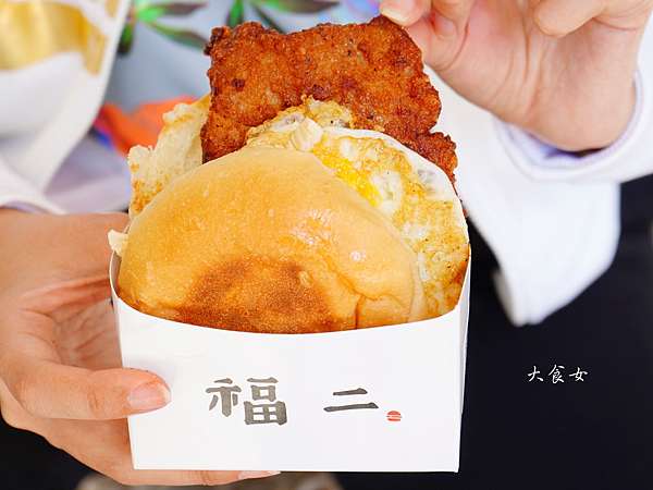 台北美食 福二漢堡製造所 百元有找 炸雞厚又juicy 生意超好 賣完就沒了 附福二漢堡製造所menu 公館美食 台北漢堡 台北美食 福二漢堡製造所 百元有找 炸雞厚又juicy 生意超好 賣完就沒了 附福二漢堡製造所menu 公館美食 台北漢堡