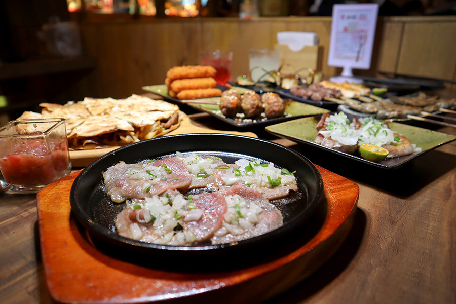 板橋美食 | 大村武串燒居酒屋江翠店濃厚日式風情，各式串燒料理梅酒暢飲，晚餐宵夜聚會小酌推薦