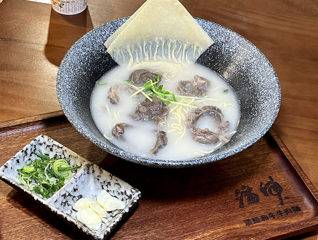 台北大安區美食 | 湯神頂級和牛牛肉麵，濃郁湯底搭配頂級和牛