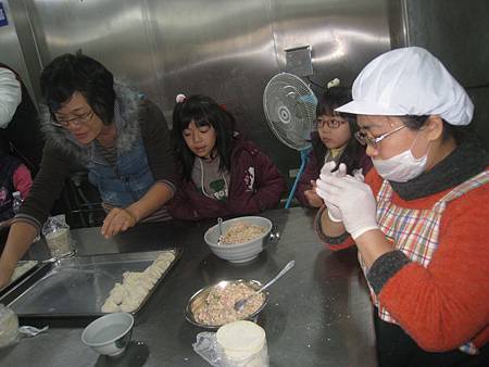 水餃達人包水餃示範