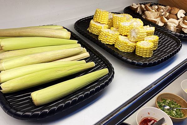 桃園南崁燒肉吃到飽│燒肉道火鍋燒肉和牛放題，頂級肉品、生蠔、鮑魚、冰捲、藍鑽蝦無限續點，軌道送餐，加價享啤酒暢飲-桃園南崁燒肉吃到飽推薦-27..jpg