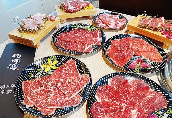 桃園南崁燒肉吃到飽│燒肉道火鍋燒肉和牛放題，頂級肉品、生蠔、鮑魚、冰捲、藍鑽蝦無限續點，軌道送餐，加價享啤酒暢飲-桃園南崁燒肉吃到飽推薦-32.jpg