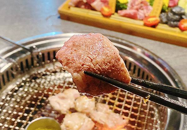 東區燒肉推薦│豆町村燒肉-專人代烤 酒之放題，質量非常好的日式激安燒肉店-台北美食推薦-44.jpg