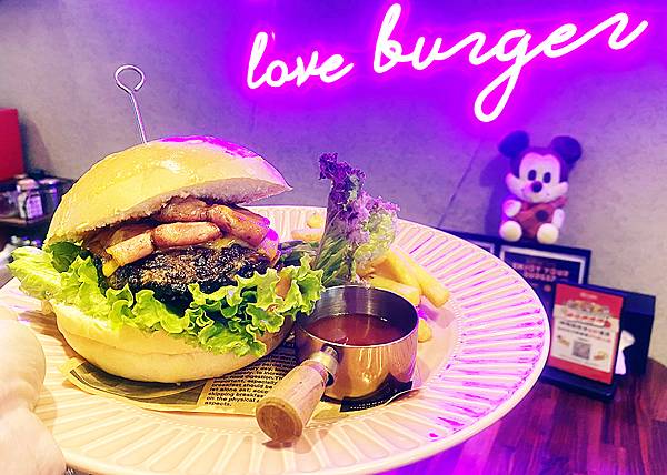 台北美式餐廳│林斯漢堡-必推7盎司極厚美式漢堡排+豬肋排配醬汁一絕，炸物拼盤聚餐首選，檸檬塔也好吃│六張犁美食推薦，台北捷運美食地圖-75.jpg