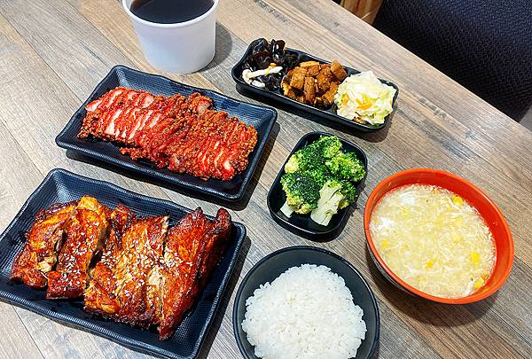 台北中正區美食推薦│飴盛禾烤定食-秘醬火烤吃過一次難以忘懷，酥炸紅燒肉更是一絕，建中學生的最愛，團體訂餐首選，近南門市場、中正紀念堂-17.jpg