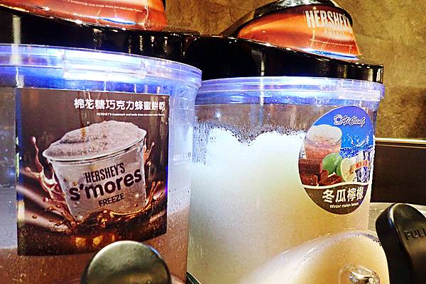 新莊火鍋推薦│大魔大滿足鍋物 超過8種特殊湯頭+一次滿足3種頂級和牛及海鮮套餐，商業午餐不用300吃到好滿足，肉品份量十足，湯頭用心調配，CP值非常高的極品火鍋店│新莊美食推薦-25.jpg