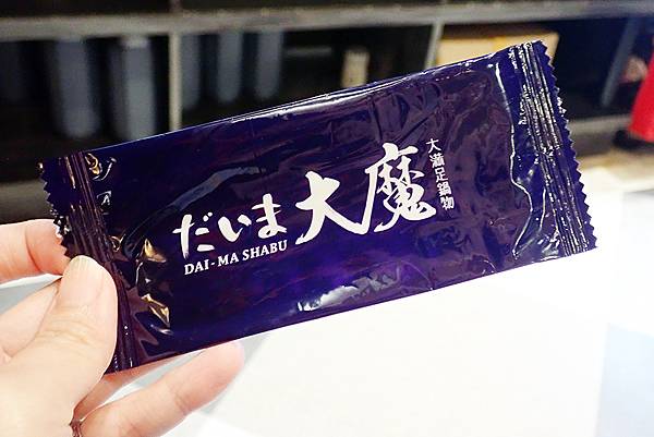 新莊火鍋推薦│大魔大滿足鍋物 超過8種特殊湯頭+一次滿足3種頂級和牛及海鮮套餐，商業午餐不用300吃到好滿足，肉品份量十足，湯頭用心調配，CP值非常高的極品火鍋店│新莊美食推薦-121.jpg
