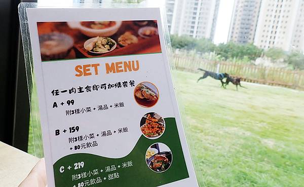 台中寵物友善餐廳│野沐私房菜-占地百坪空間寬暢，是間帶有質感的熱炒店│台中北屯聚會寵物友善餐廳10.jpg