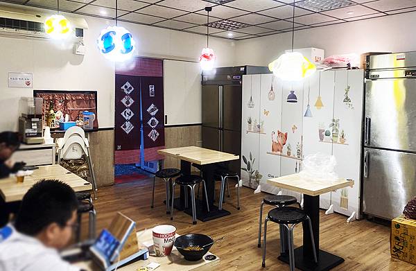 四維市場美食推薦│辣媽麻辣臭豆腐,有麻辣鴨血臭豆腐、紅燒鴨血 四維市場美食推薦│辣媽麻辣臭豆腐,有麻辣鴨血臭豆腐、紅燒鴨血