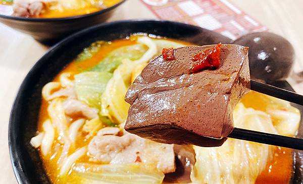 四維市場美食推薦│辣媽麻辣臭豆腐,有麻辣鴨血臭豆腐、紅燒鴨血 四維市場美食推薦│辣媽麻辣臭豆腐,有麻辣鴨血臭豆腐、紅燒鴨血