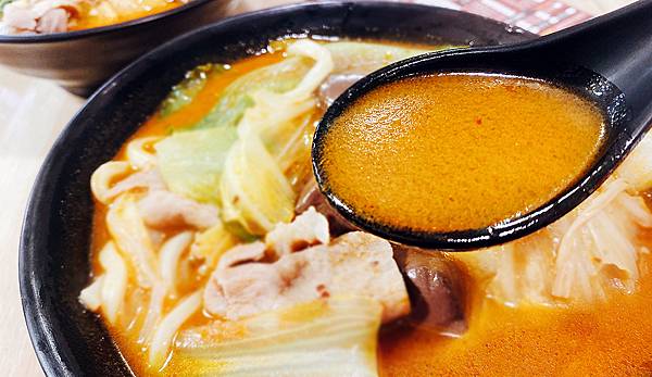 四維市場美食推薦│辣媽麻辣臭豆腐,有麻辣鴨血臭豆腐、紅燒鴨血 四維市場美食推薦│辣媽麻辣臭豆腐,有麻辣鴨血臭豆腐、紅燒鴨血