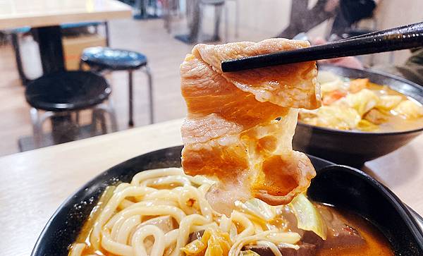 四維市場美食推薦│辣媽麻辣臭豆腐,有麻辣鴨血臭豆腐、紅燒鴨血 四維市場美食推薦│辣媽麻辣臭豆腐,有麻辣鴨血臭豆腐、紅燒鴨血