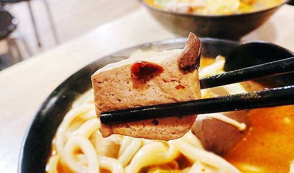 四維市場美食推薦│辣媽麻辣臭豆腐,有麻辣鴨血臭豆腐、紅燒鴨血 四維市場美食推薦│辣媽麻辣臭豆腐,有麻辣鴨血臭豆腐、紅燒鴨血