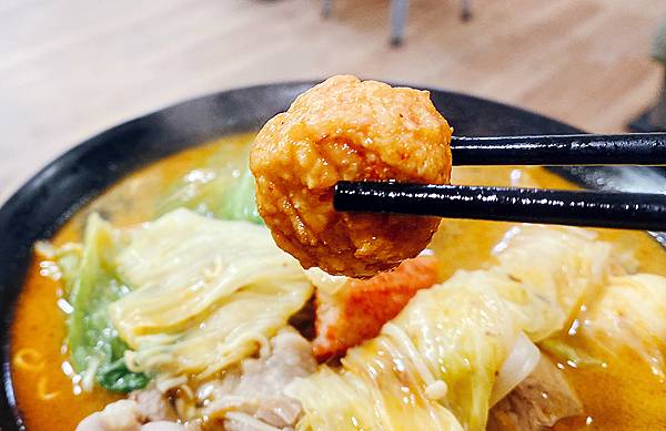 四維市場美食推薦│辣媽麻辣臭豆腐,有麻辣鴨血臭豆腐、紅燒鴨血 四維市場美食推薦│辣媽麻辣臭豆腐,有麻辣鴨血臭豆腐、紅燒鴨血