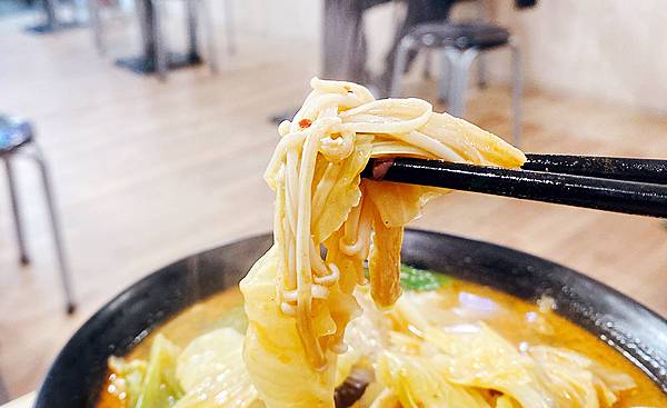 四維市場美食推薦│辣媽麻辣臭豆腐,有麻辣鴨血臭豆腐、紅燒鴨血 四維市場美食推薦│辣媽麻辣臭豆腐,有麻辣鴨血臭豆腐、紅燒鴨血