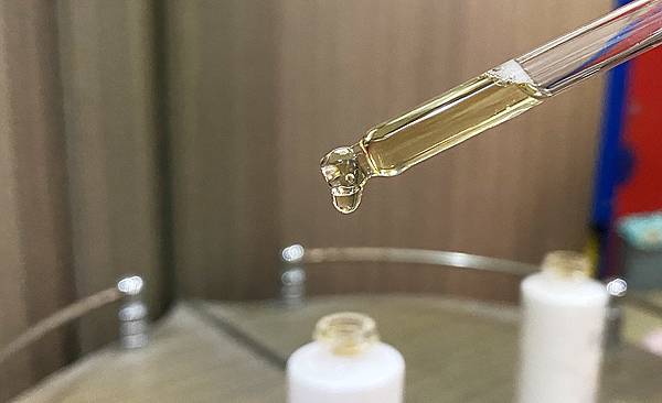 保養品推薦│寶拉珍選「早C晚C」亮白精華│淡斑亮白精華液推薦-11.jpg
