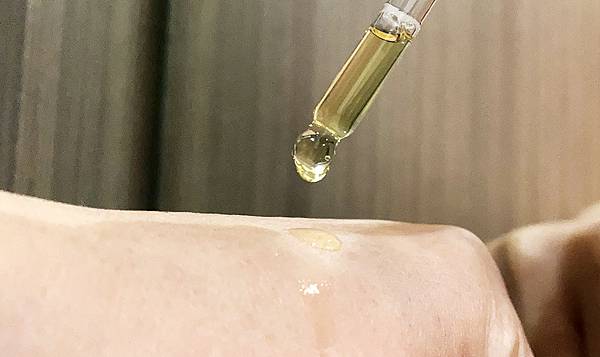 保養品推薦│寶拉珍選「早C晚C」亮白精華│淡斑亮白精華液推薦-12.jpg