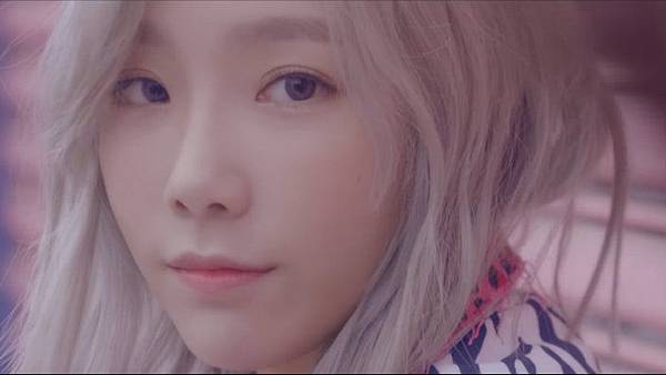 taeyeon-starlight-mv_0.jpg