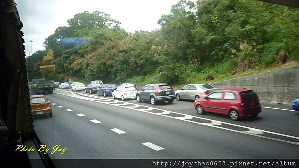 終於通過塞車路段啦