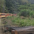 下山了，列車彎彎