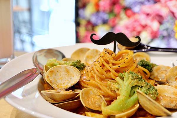 Who%5Cs Tea 鬍子茶-R.JPG