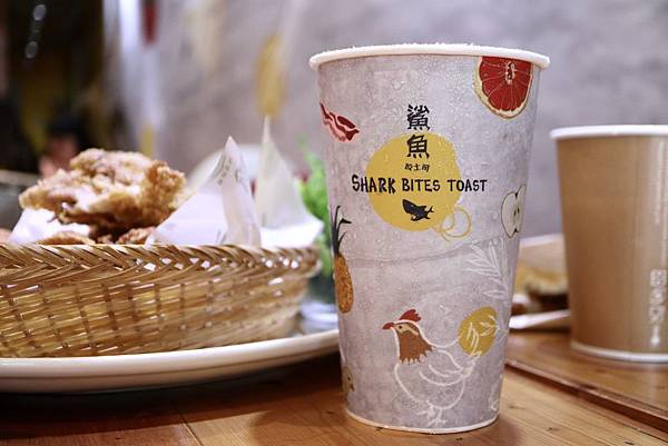 鯊魚咬土司 鯊魚咬土司