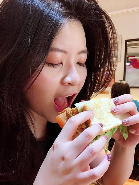 鯊魚咬土司 鯊魚咬土司