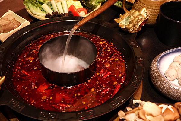 蔡記隆府龍頭寺老灶火鍋