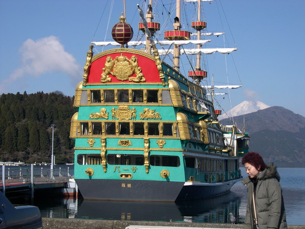 來到箱根蘆之湖坐海盜船