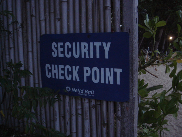 Security Check Point，但是沒人管呢~
