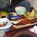 晚餐還是鰻魚飯，louis吃的鰻魚船