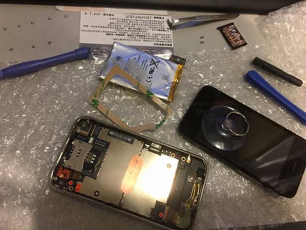 iPhone3G 更換電池 老機復活 iPhone3G 更換電池 老機復活