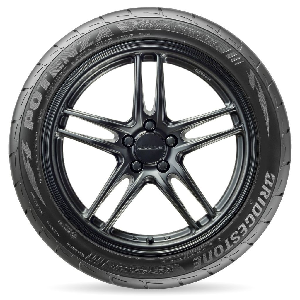 BRIDGESTONE POTENZA  S001 極致駕馭 POTENZA S001完全繼承了  POTENZA RE050高性能的基因  而被全世界發現，  因此，Ferrari、Porsche、Aston Martin、  Benz、BMW和Audi等高性能轎車，  已將其作為標準配備，  並更將進化成為頂級的運動性能輪胎。