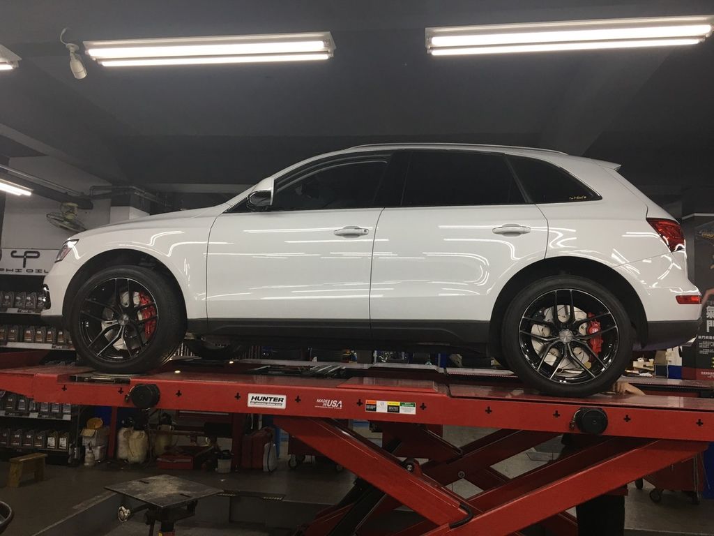 AUDI Q5升級前後AP煞車卡鉗套件組，來令片為百年品牌FERODO。