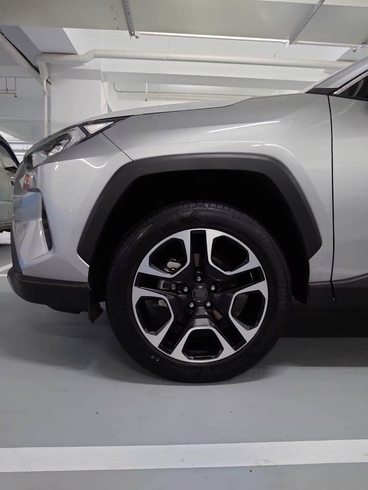 RAV4車主採用  SIwheels 型號TU13D  19inch 旋壓製成 11.5公斤鋁圈