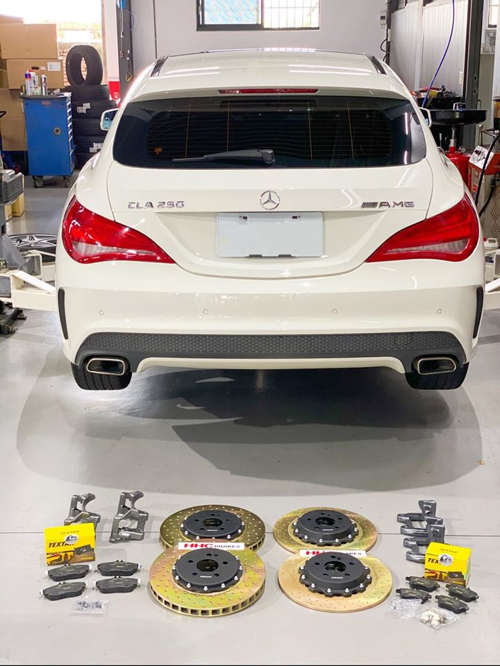 CLA250 S.B(C117) 就是 Mercedes-Benz 前355、後350mm ￼兩片式加大碟套件