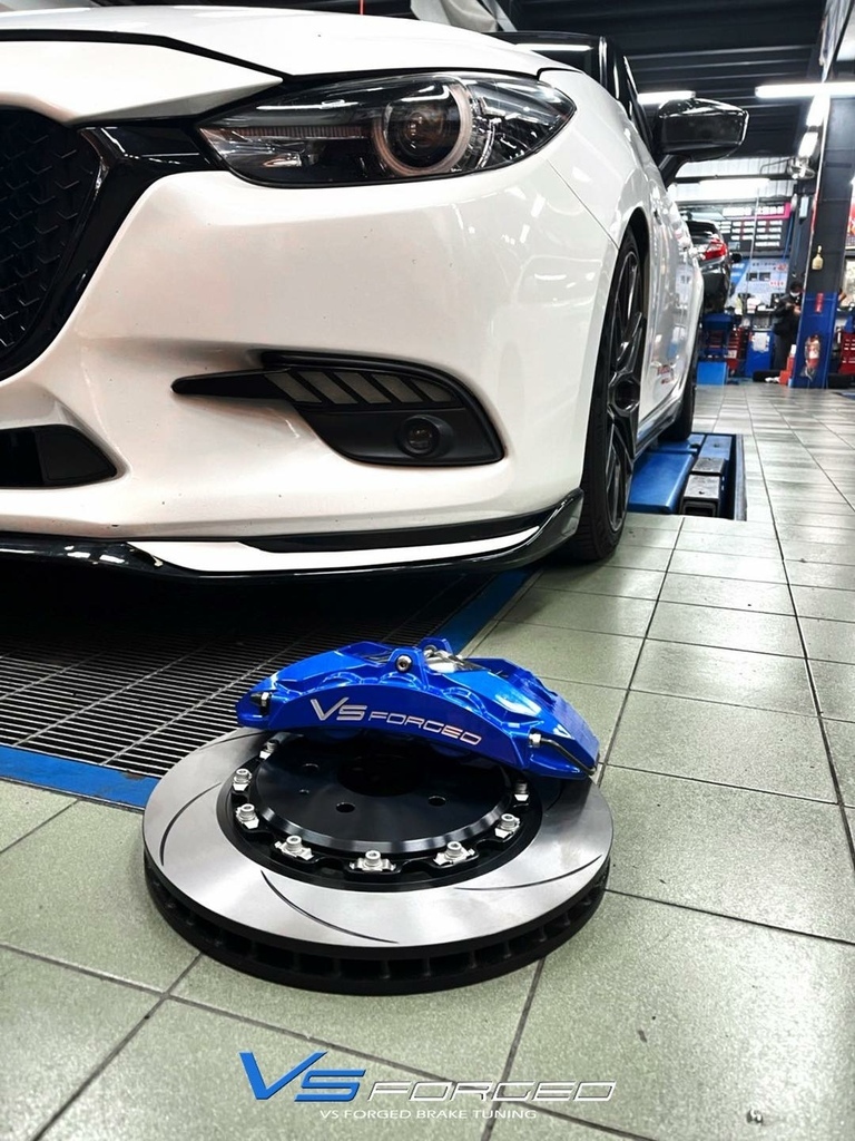 MAZDA3升級VS forged六活塞卡鉗組  搭配355MM浮動碟盤 再升級固特異F1A5 225/40/18