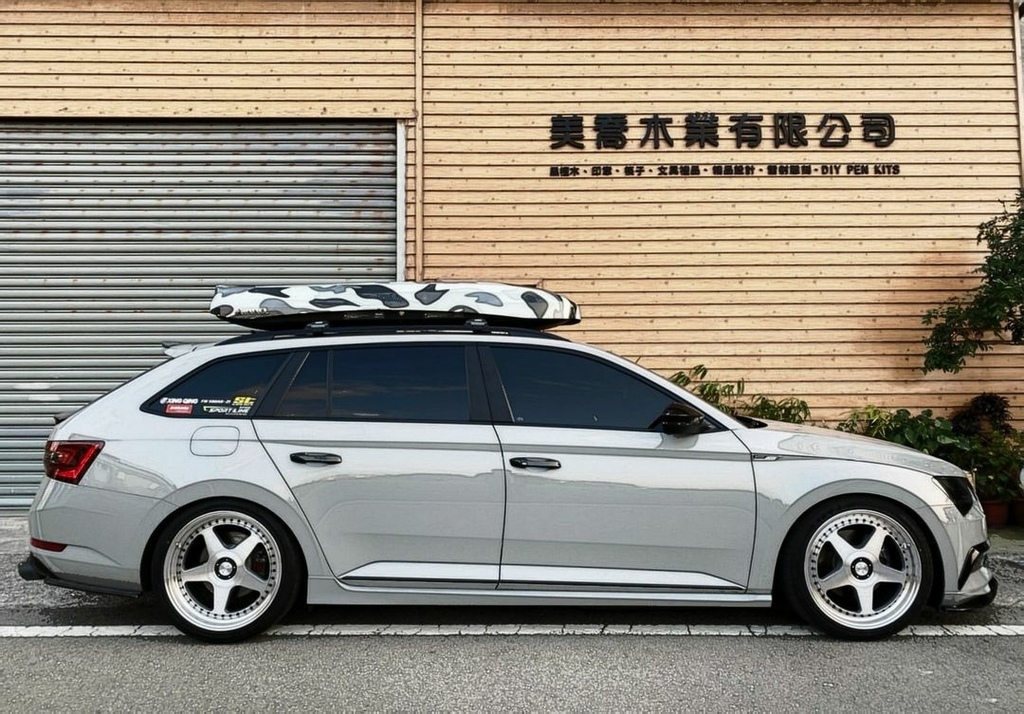 SUPERB 旅行車 RF02 plus  前Face1後Face2 19×8.5 et35