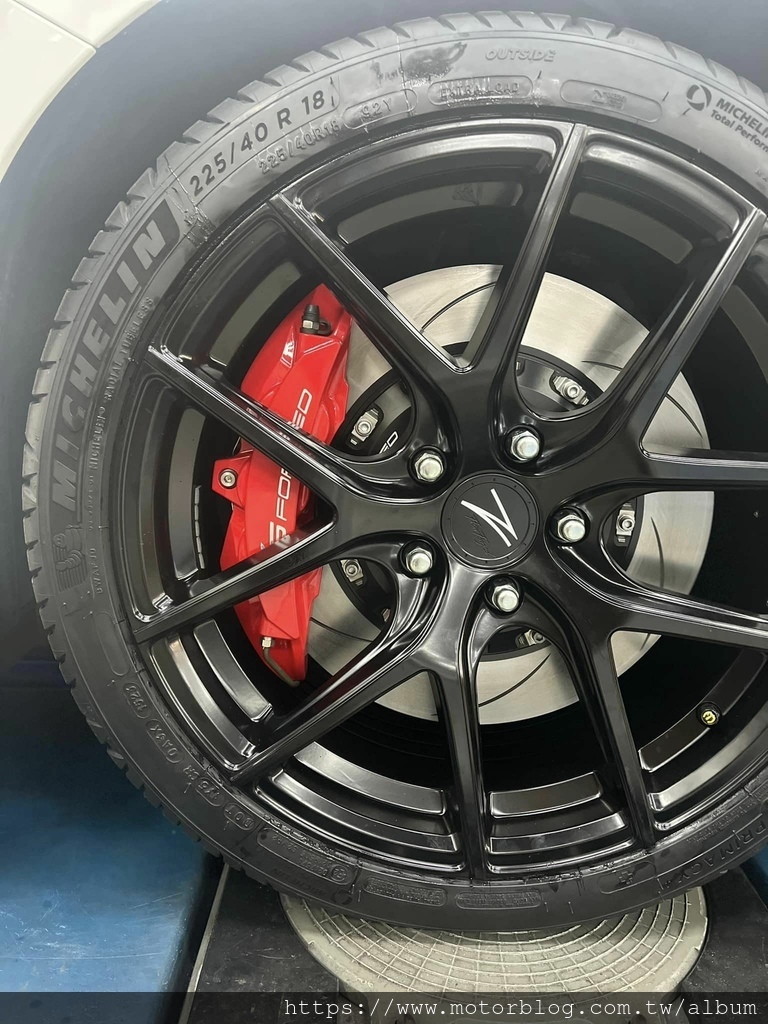 日產 SENTRA B18升級VS_FORGED大六鍛造活塞卡鉗組 VS_FORGED 355mm畫線浮動碟盤組 ZP09 18吋平光黑 