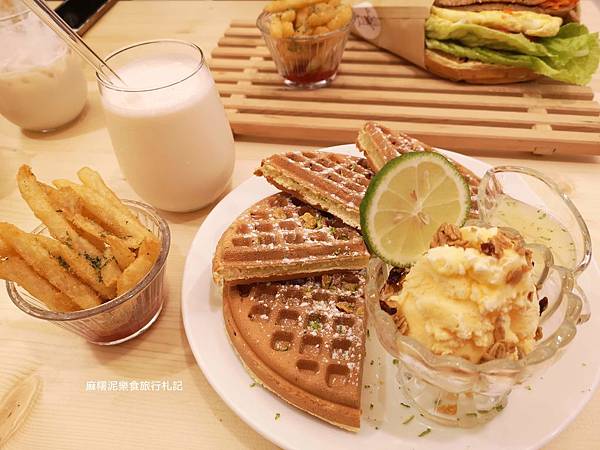 后里早午餐、甜鹹鬆餅、熱壓吐司、咖啡、提供WIFI、育嬰室、寵物友善餐廳『春坂Harusaka』